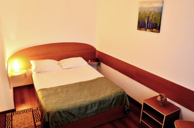 Hotel Amadeo Iasi Exterior photo