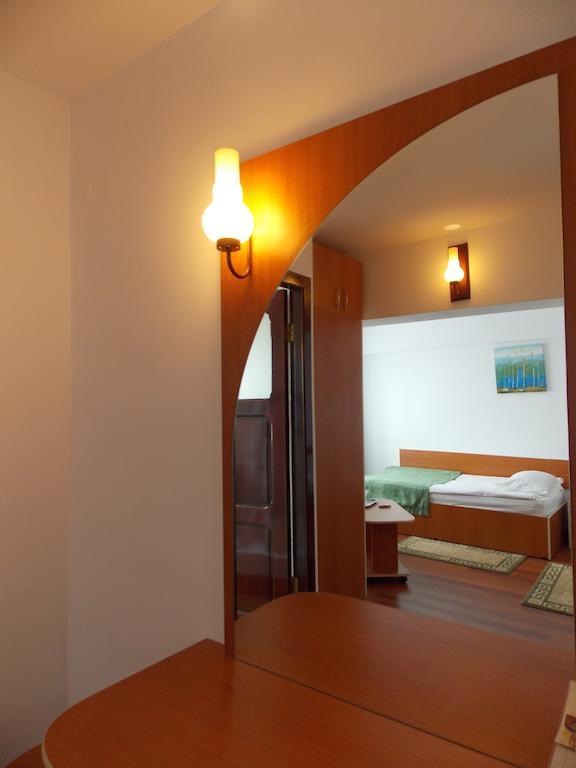 Hotel Amadeo Iasi Exterior photo